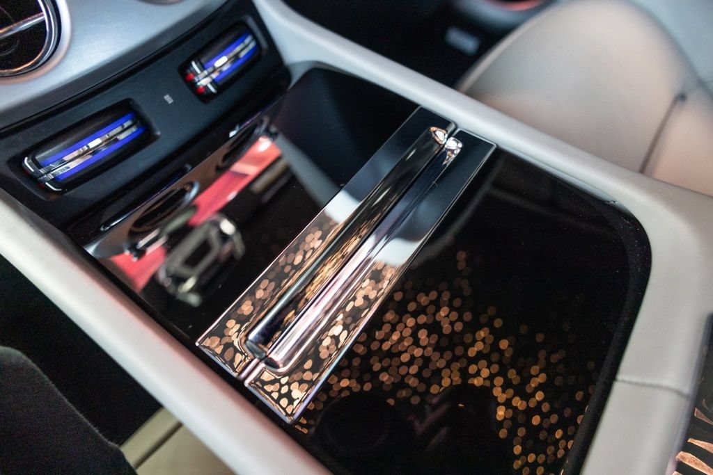Used 2019 Rolls-Royce Wraith RWD image 32