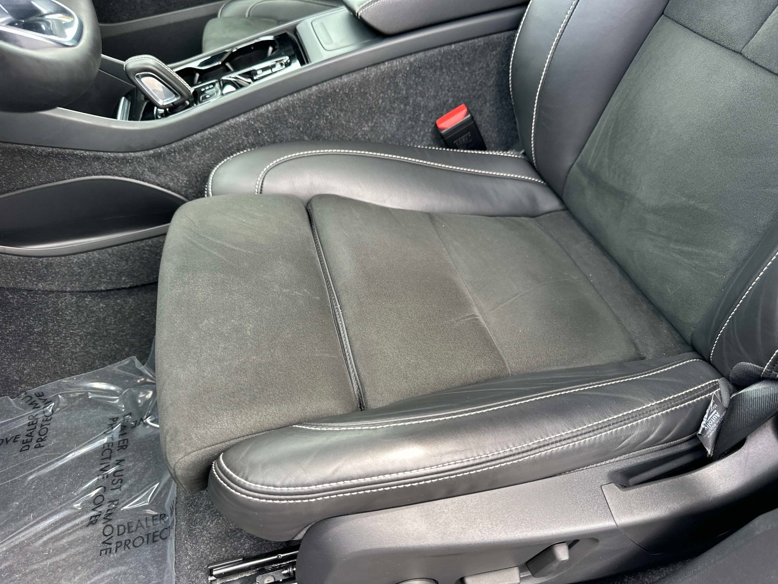 Used 2022 Volvo XC40 T5 R-Design image 21