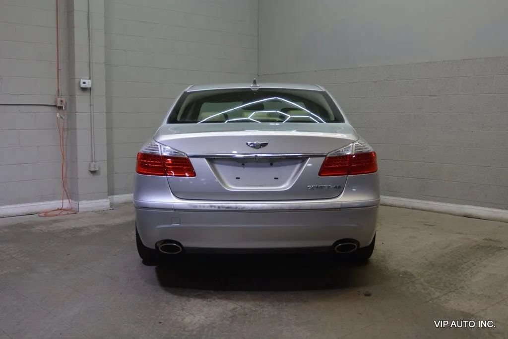 Used 2010 Hyundai Genesis 4.6 RWD image 6