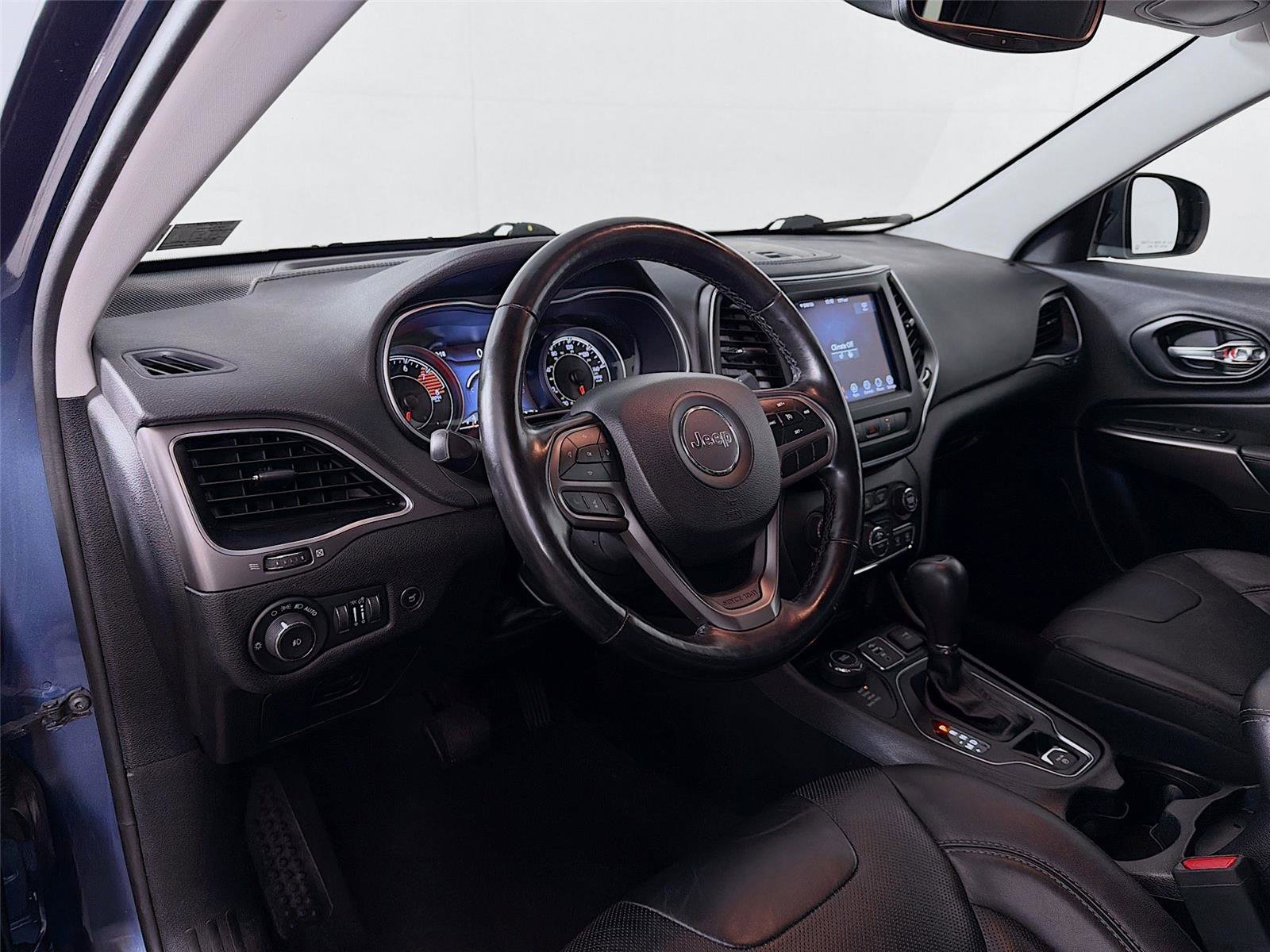 Used 2021 Jeep Cherokee Latitude Lux w/ Comfort/Convenience Group image 9