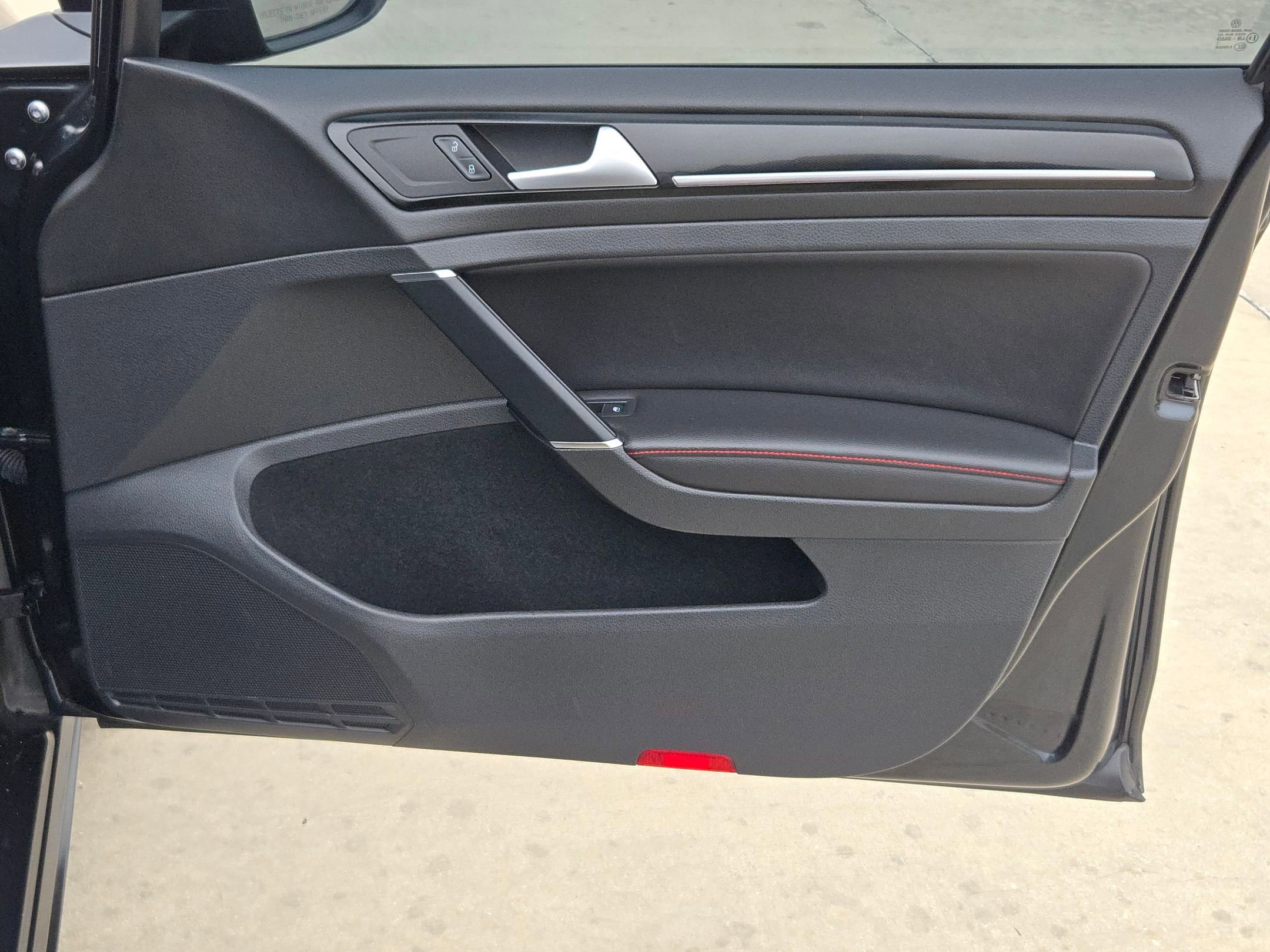 Used 2017 Volkswagen GTI SE image 30