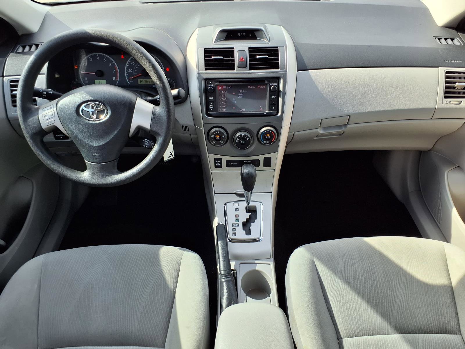 Used 2013 Toyota Corolla LE image 4