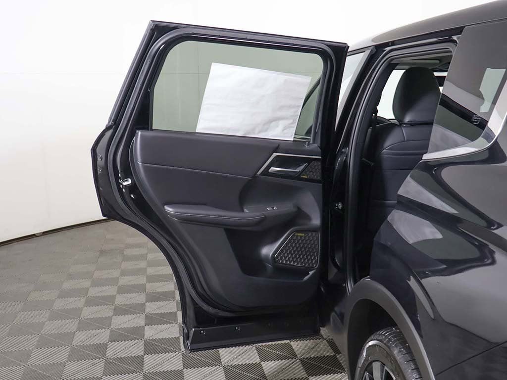New 2026 Mitsubishi Outlander SE image 26