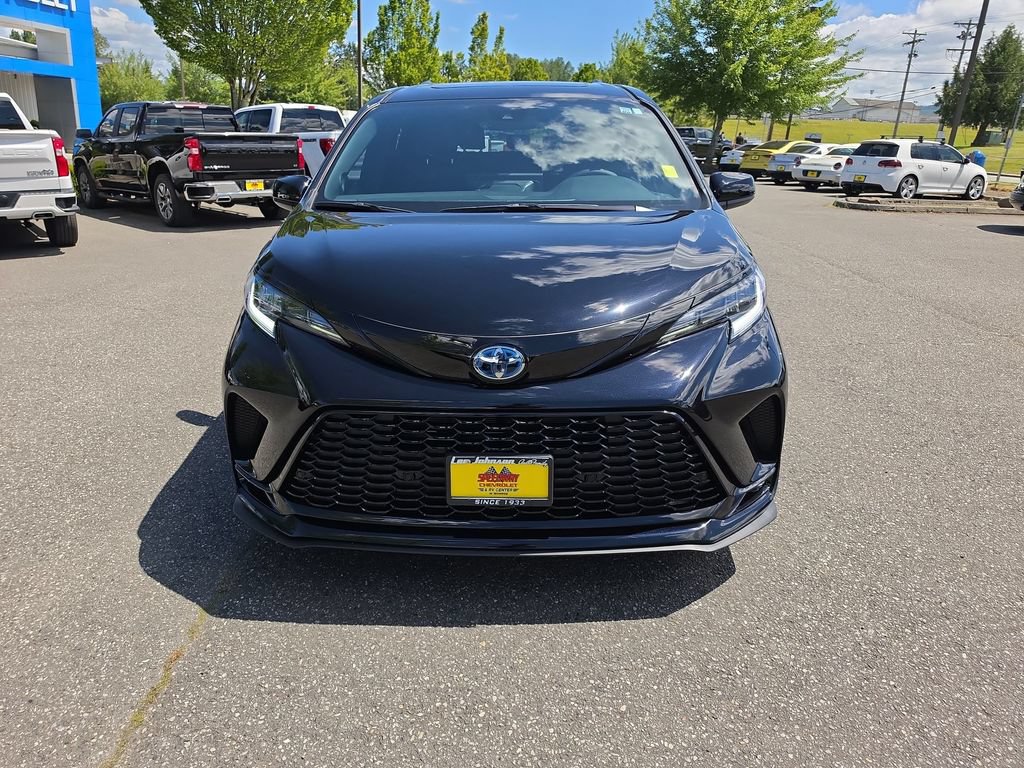 Used 2025 Toyota Sienna XSE AWD/4WD image 9
