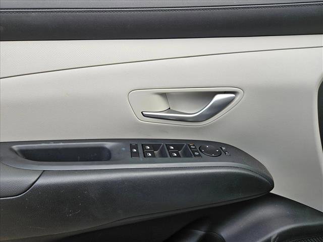 Certified 2025 Hyundai Tucson SE image 30