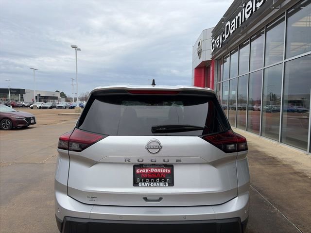 Used 2025 Nissan Rogue S image 3
