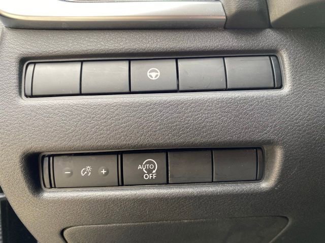 Used 2023 Nissan Rogue SV image 30