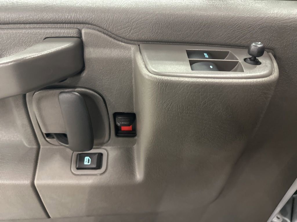 Used 2024 GMC Savana 2500 w/ Driver Convenience Package image 18