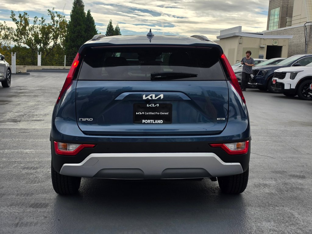 Certified 2025 Kia Niro EX FWD image 4