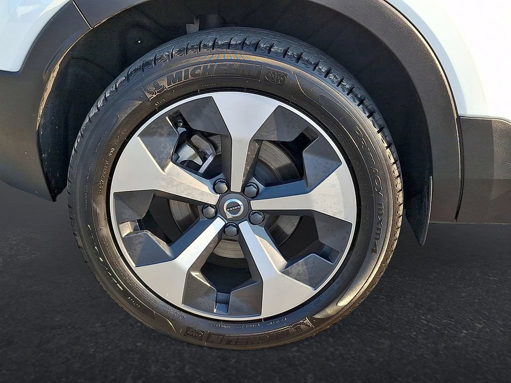 Certified 2026 Volvo XC40 B5 Plus AWD/4WD image 33