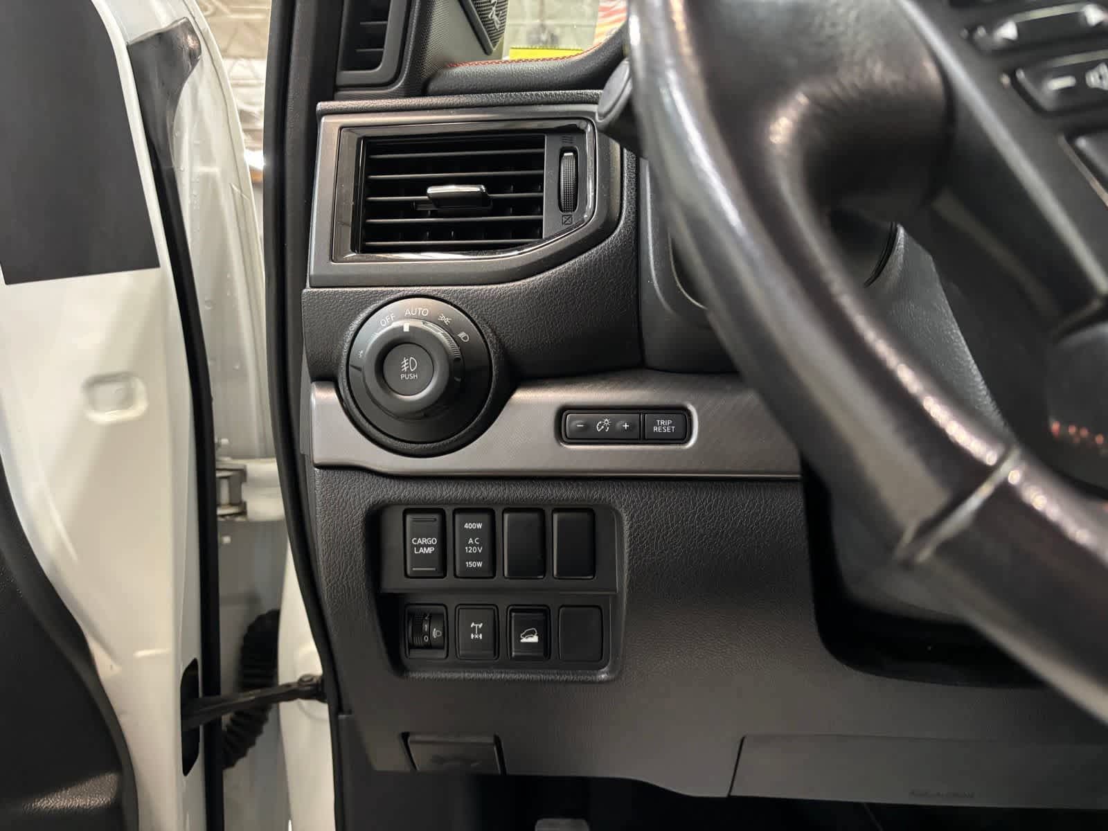 Used 2021 Nissan Titan PRO-4X w/ Pro-4x Convenience Package AWD/4WD image 15