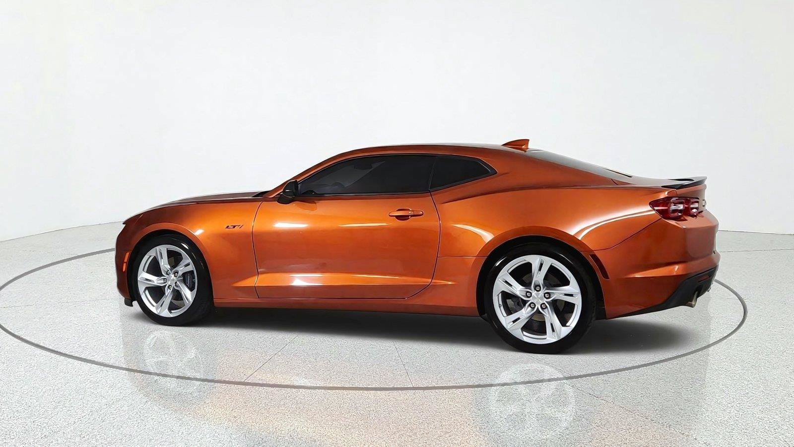 Used 2022 Chevrolet Camaro LT w/ Technology Package RWD image 4