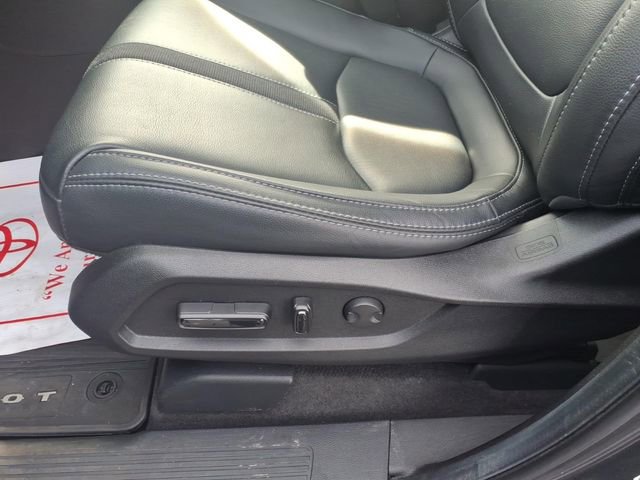 Used 2025 Honda Pilot Touring image 13