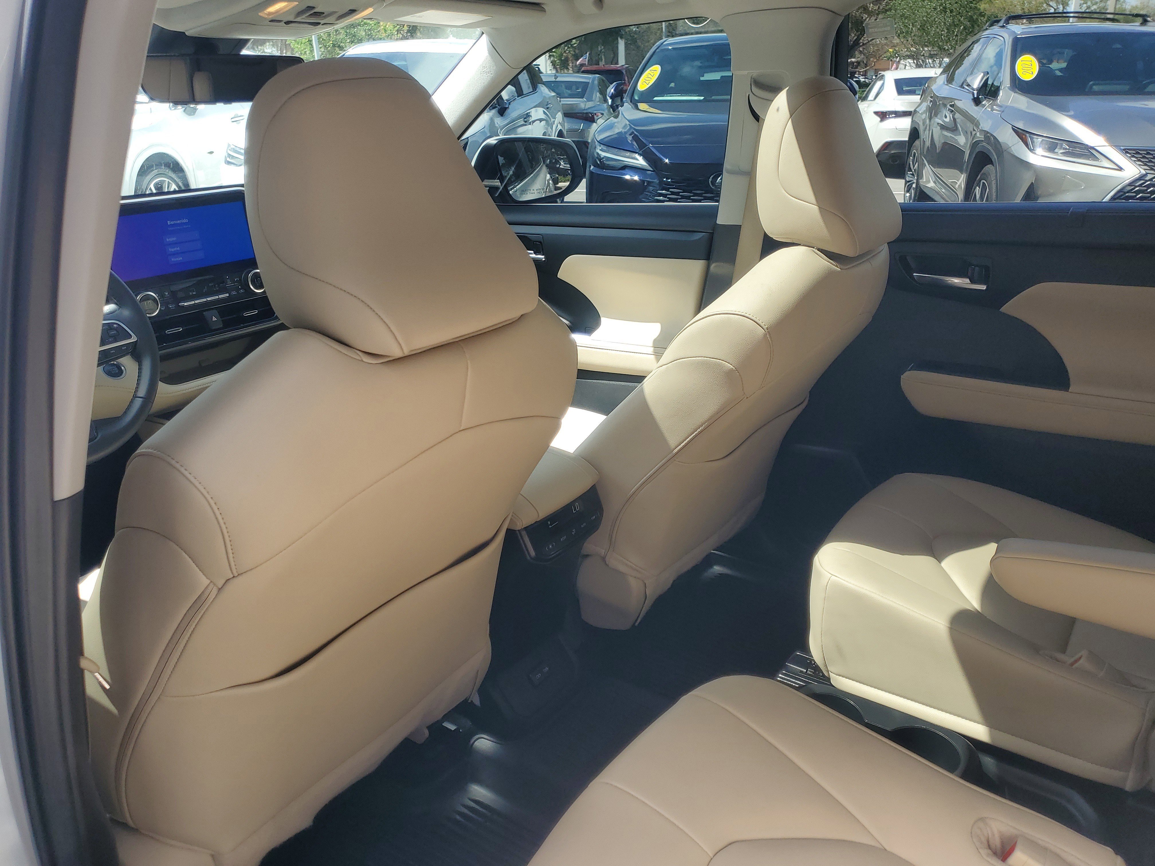 Used 2024 Toyota Highlander XLE image 13