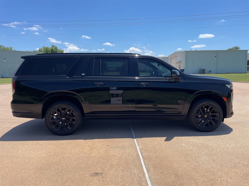 Used 2024 Cadillac Escalade ESV Sport Platinum w/ LPO, ONYX Package AWD/4WD image 5