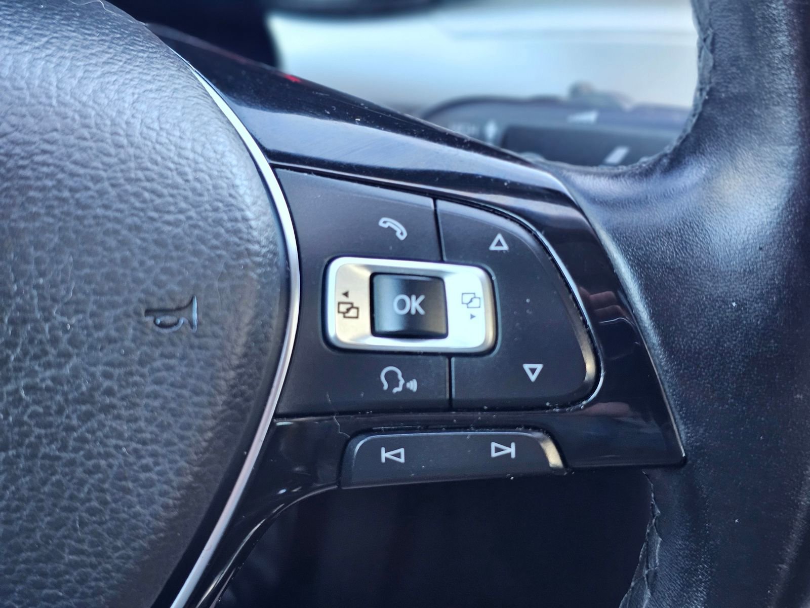 Used 2019 Volkswagen Passat 2.0T Wolfsburg w/ Wheels & Sunroof Package FWD image 16