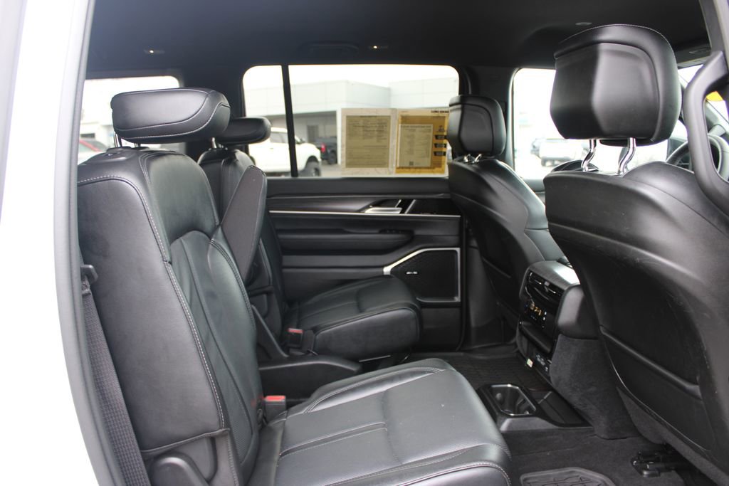 Used 2024 Jeep Wagoneer Series II image 34