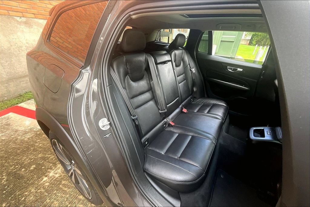 Certified 2025 Volvo V60 B5 Cross Country Plus AWD/4WD image 37