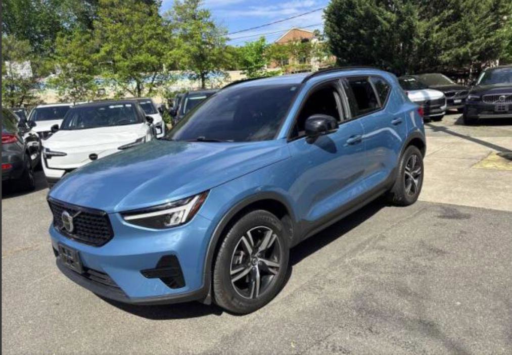 Used 2024 Volvo XC40 B5 Core AWD/4WD image 11