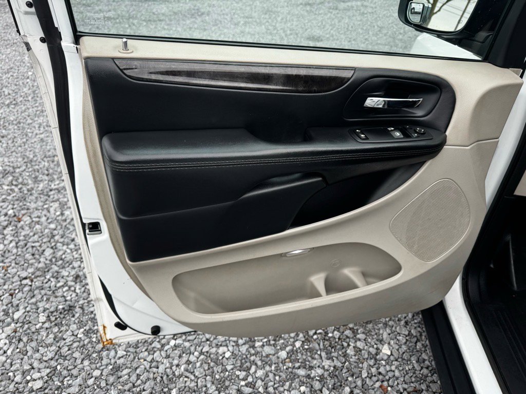 Used 2015 RAM C/V Tradesman image 20