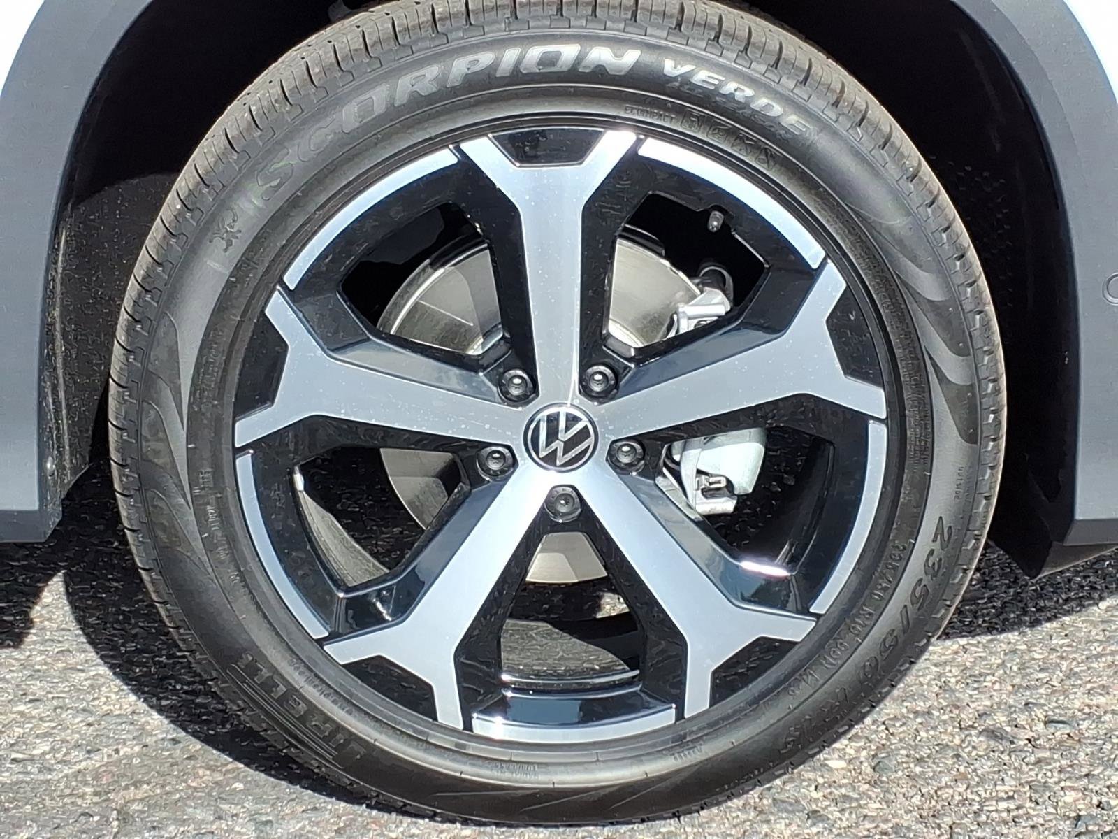 New 2026 Volkswagen Tiguan SE FWD image 7