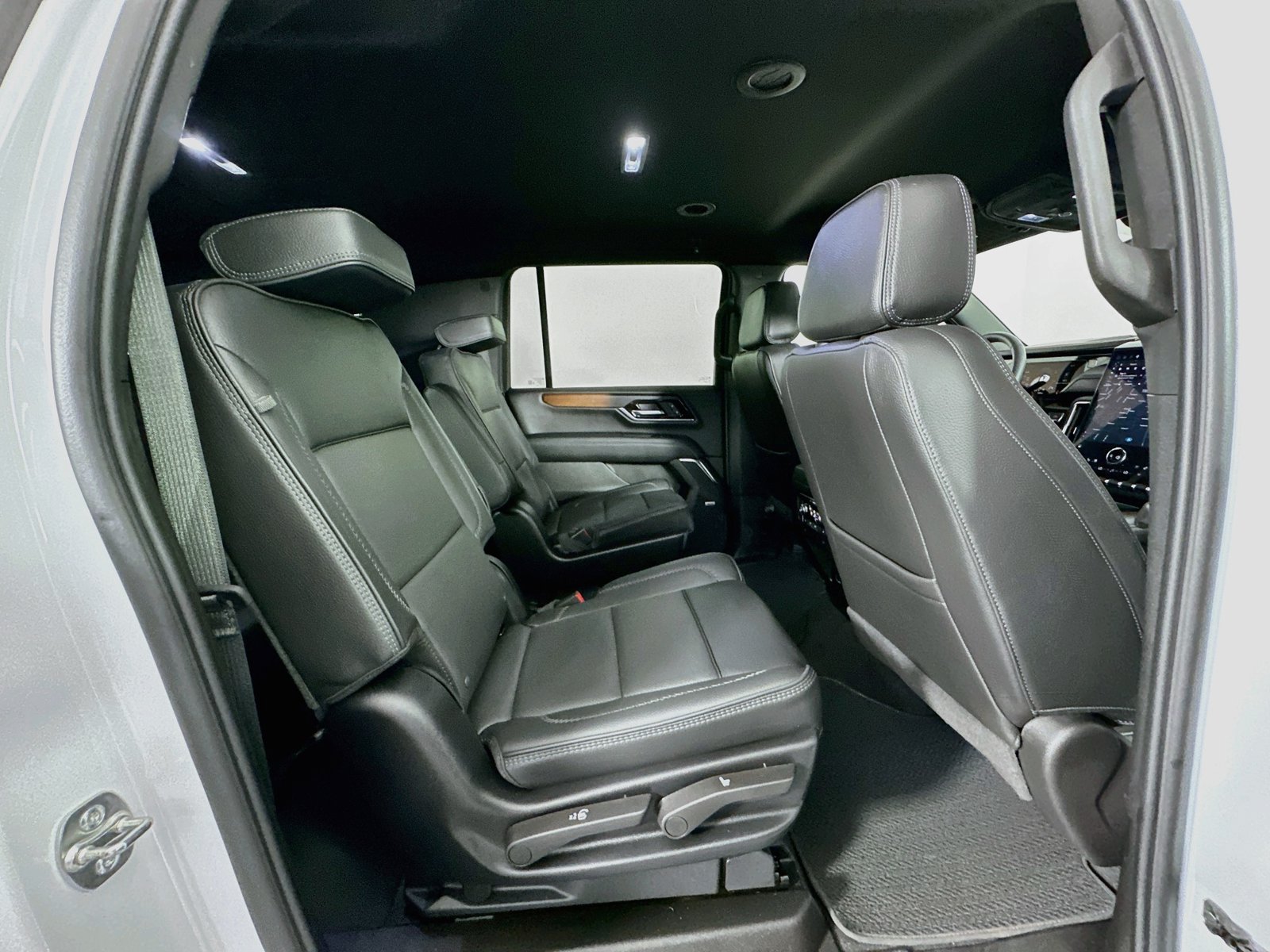 Used 2025 GMC Yukon XL Denali AWD/4WD image 30