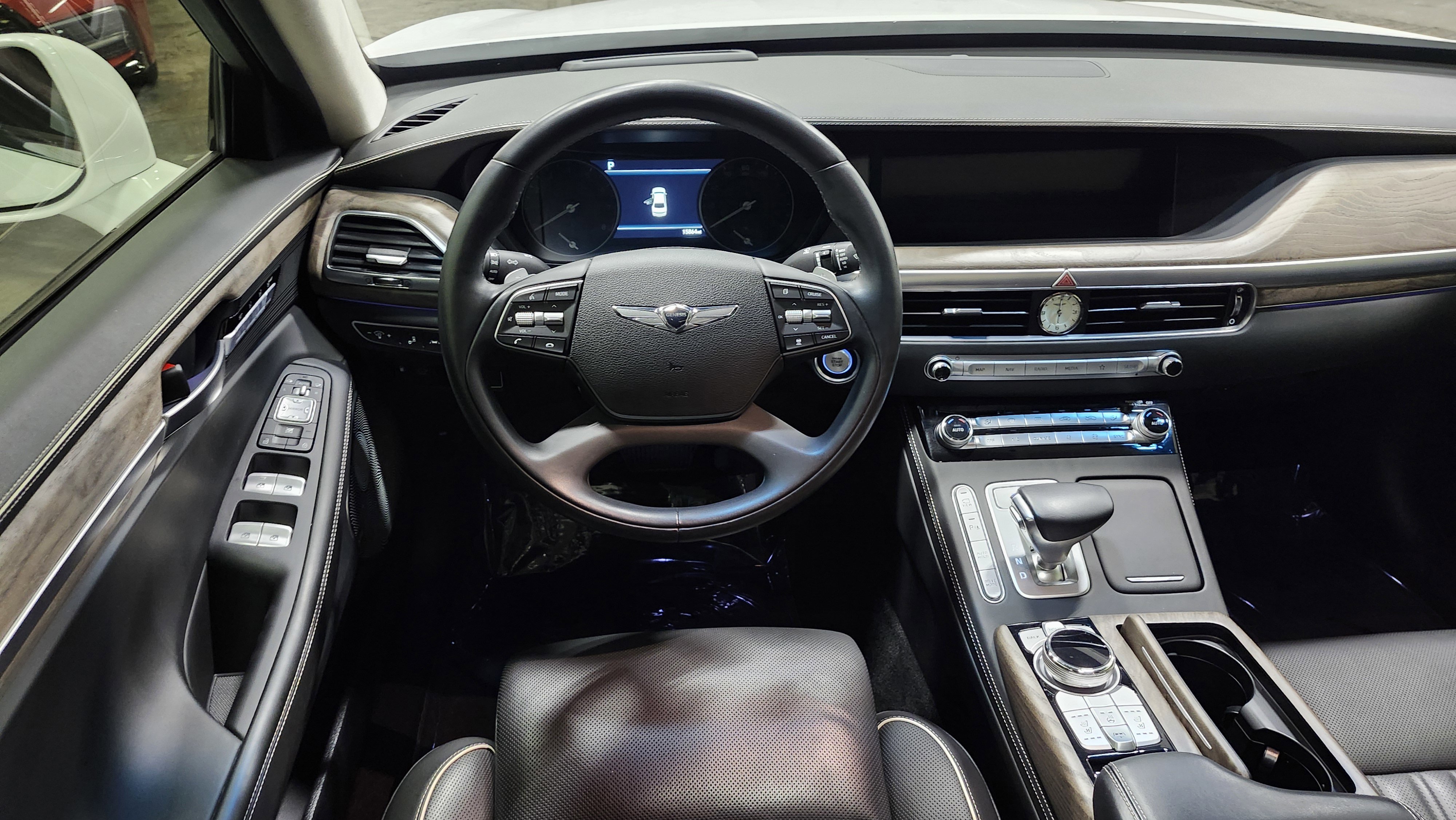 Used 2021 Genesis G90 3.3T Premium image 32