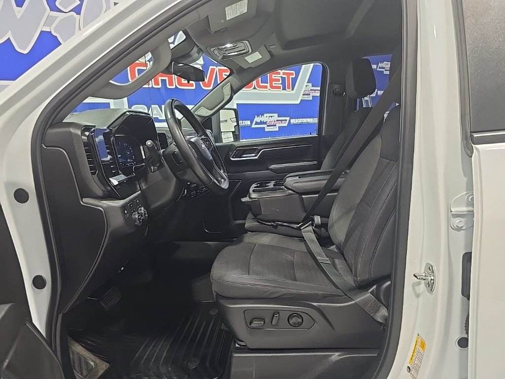 Used 2025 Chevrolet Silverado 2500 LT w/ Convenience Package image 15