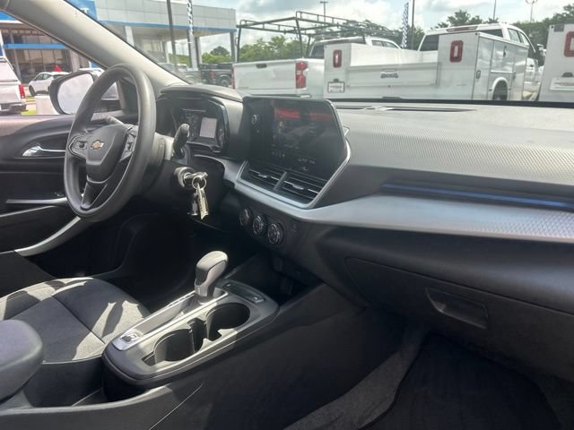 Used 2026 Chevrolet Trax LS w/ LS Convenience Package FWD image 31