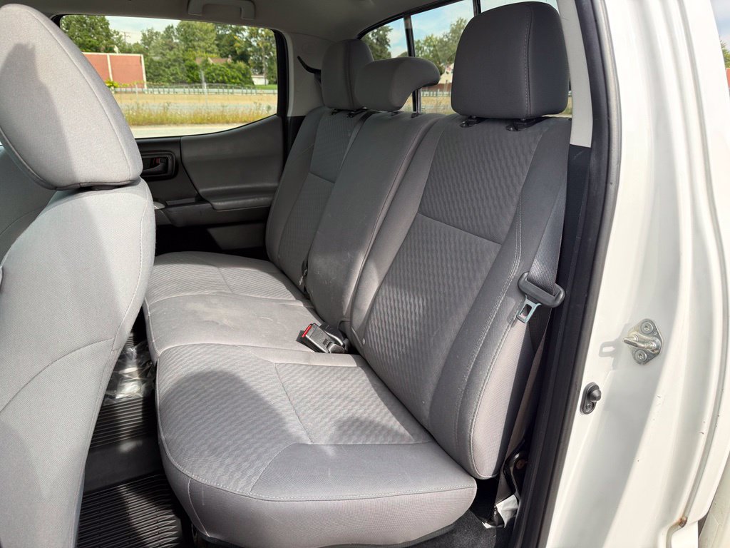 Used 2020 Toyota Tacoma SR5 w/ Blackout Package AWD/4WD image 19