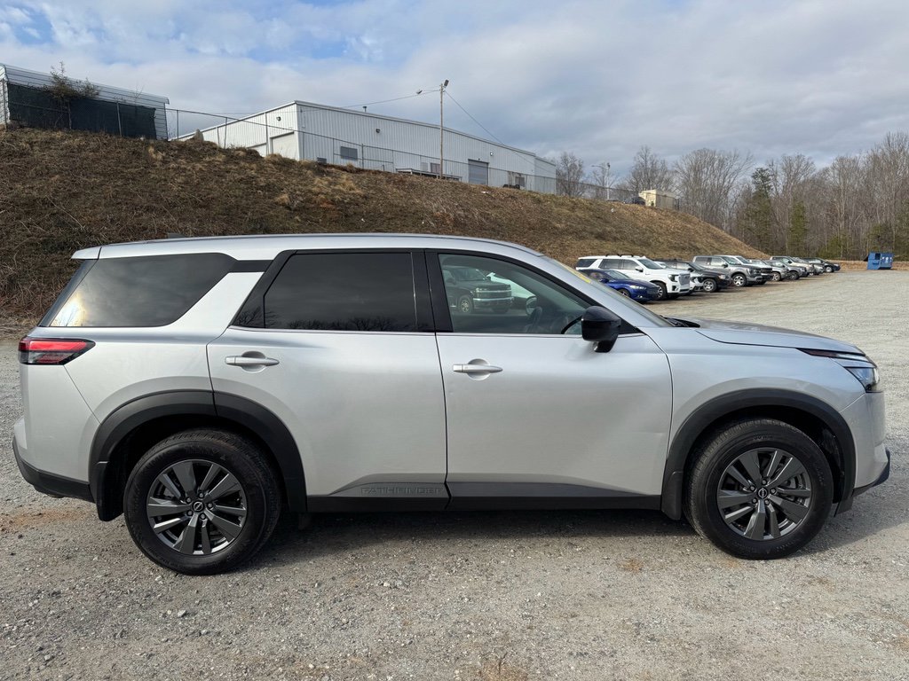 Used 2024 Nissan Pathfinder S image 9