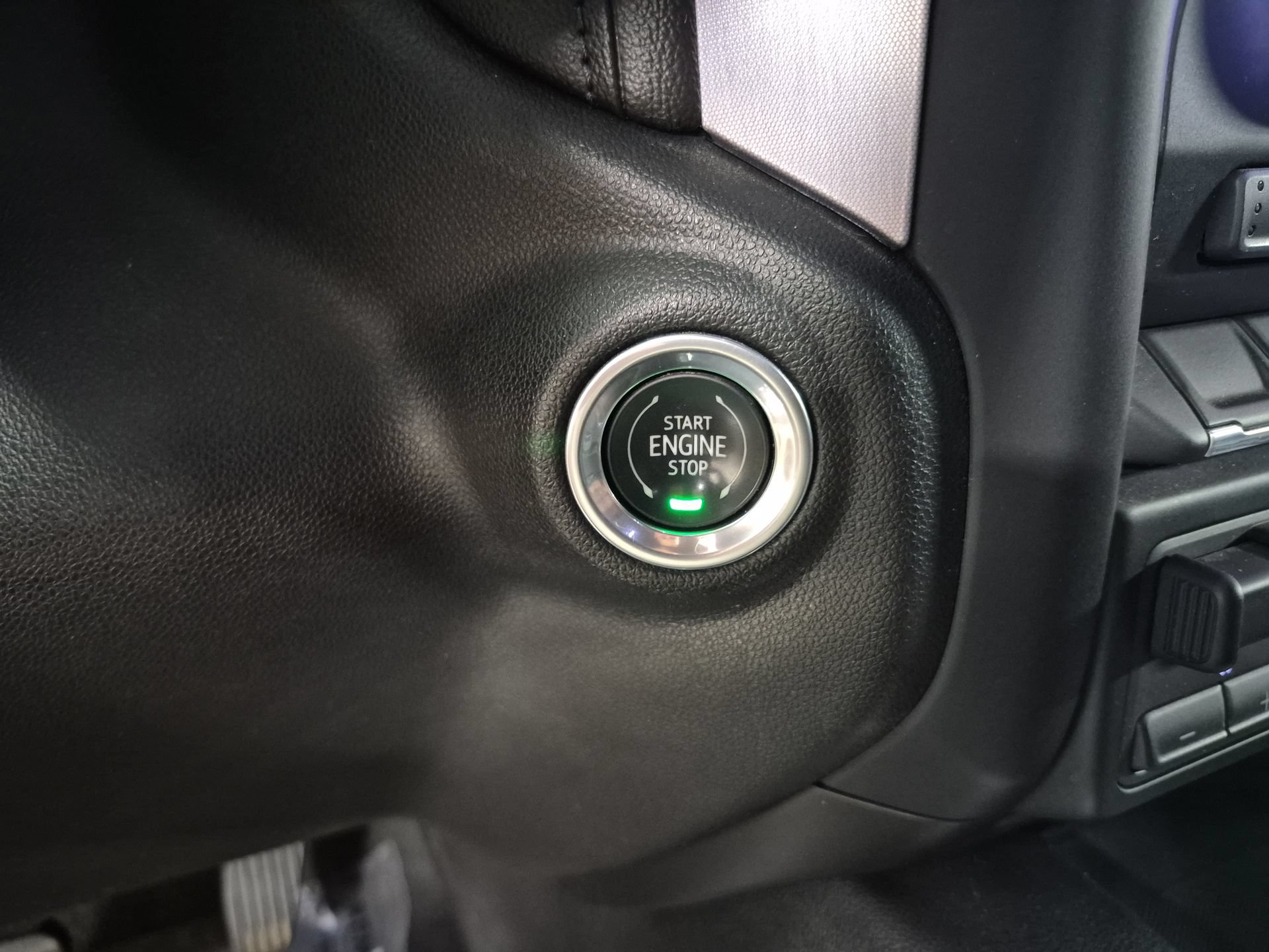 Used 2019 GMC Sierra 1500 SLT AWD/4WD image 17