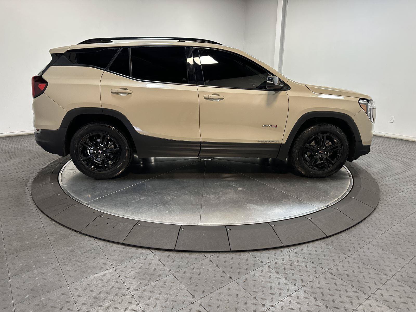 Used 2023 GMC Terrain AT4 AWD/4WD image 15