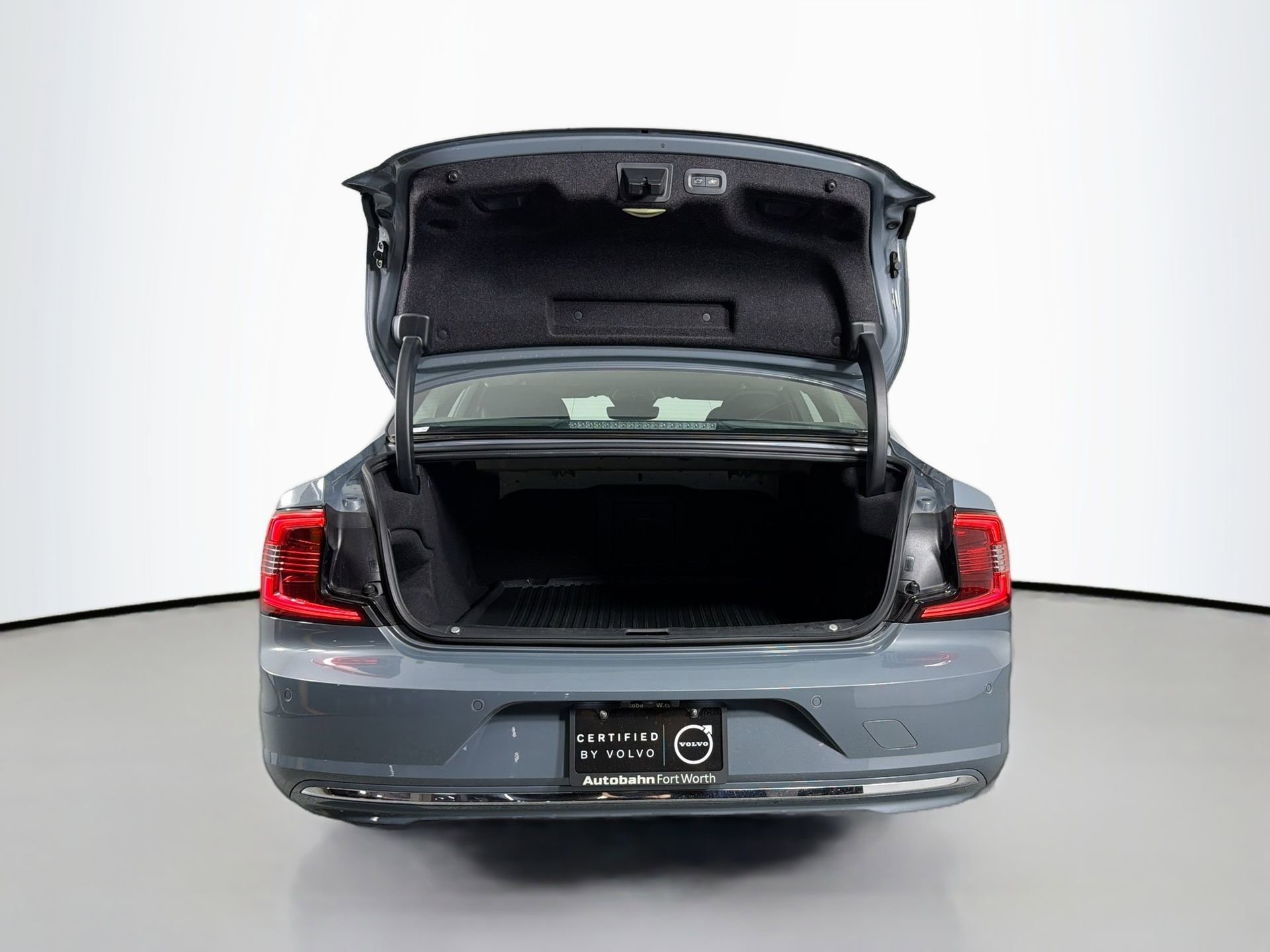 Used 2023 Volvo S90 B6 Ultimate w/ Protection Package Premier image 28