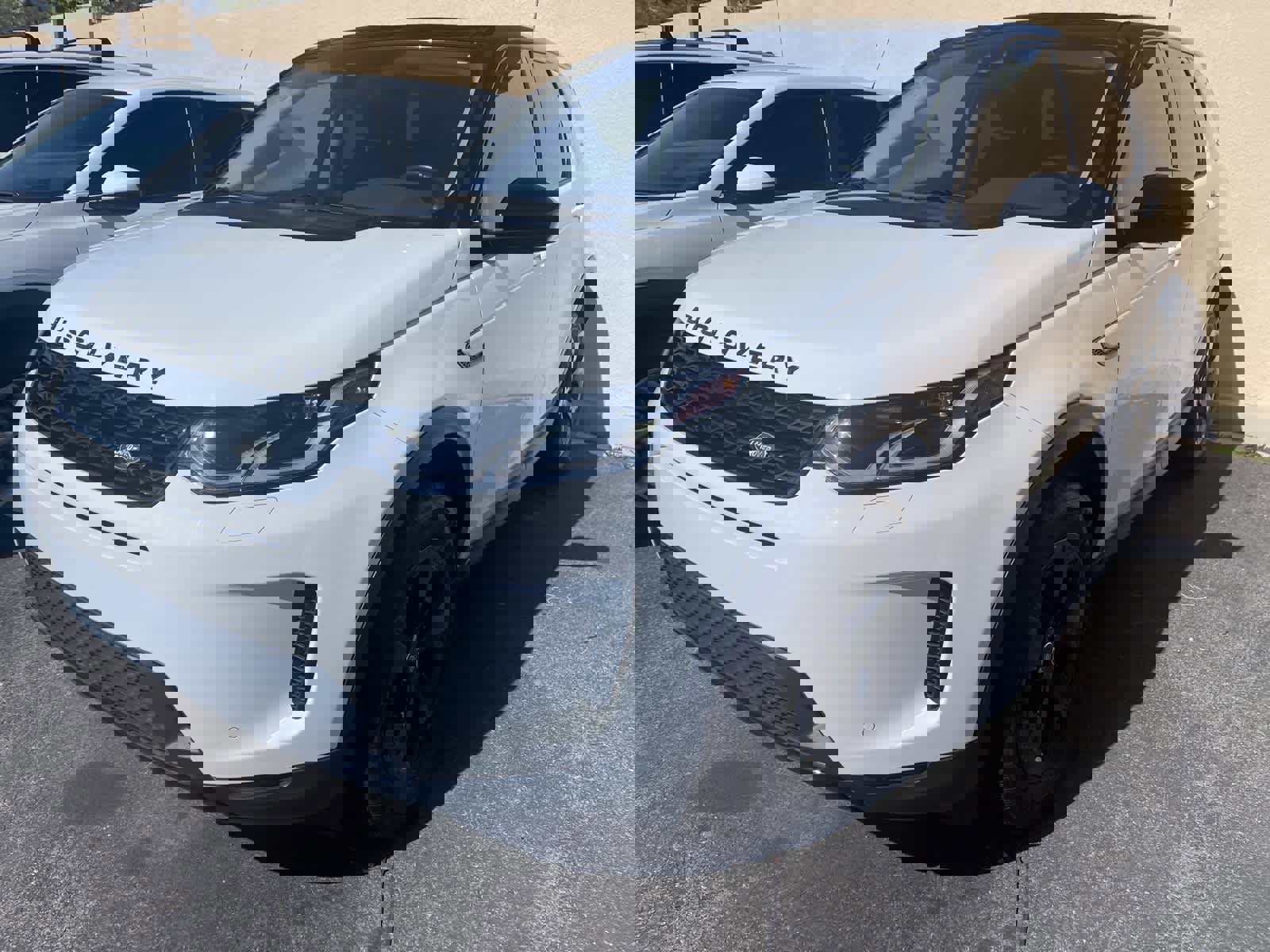 Used 2020 Land Rover Discovery Sport SE image 2