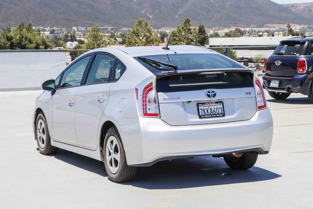 Used 2015 Toyota Prius Three w/ Preferred Accessory Package FWD image 4