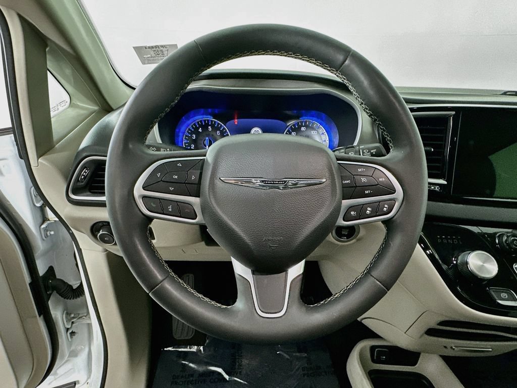 Certified 2023 Chrysler Pacifica Touring-L FWD image 18