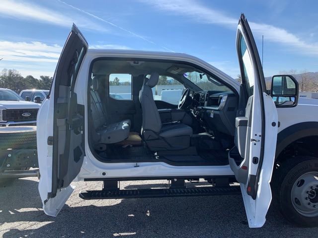 New 2026 Ford F550 4x4 Supercab Super Duty image 7