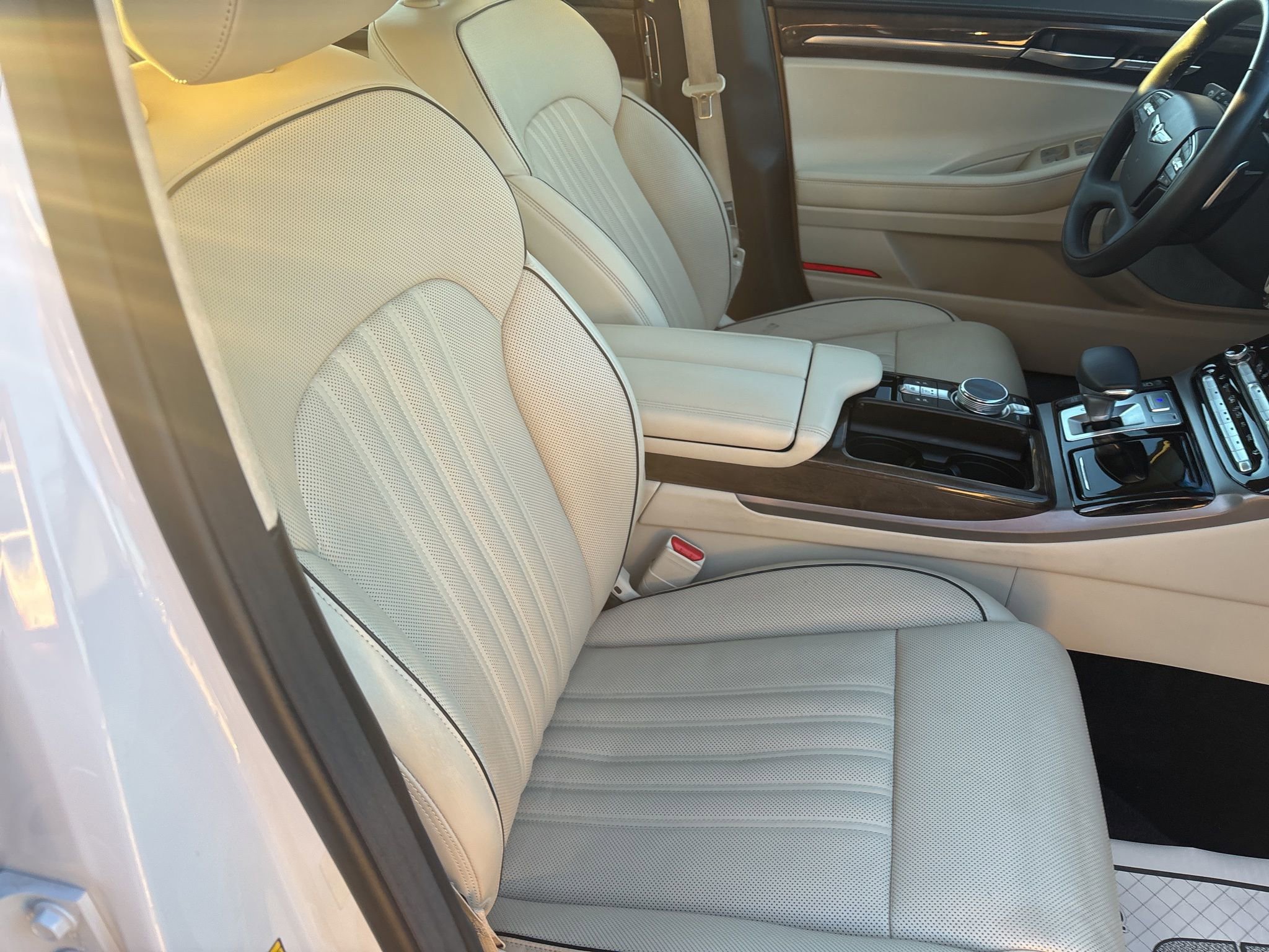 Used 2018 Genesis G90 3.3T Premium image 18