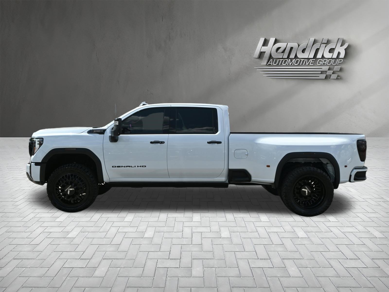 Used 2026 GMC Sierra 3500 Denali Ultimate w/ LPO, Black Badging Package AWD/4WD image 7