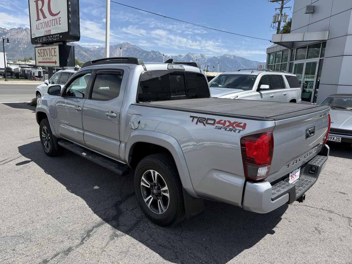 Used 2019 Toyota Tacoma TRD Sport AWD/4WD image 8