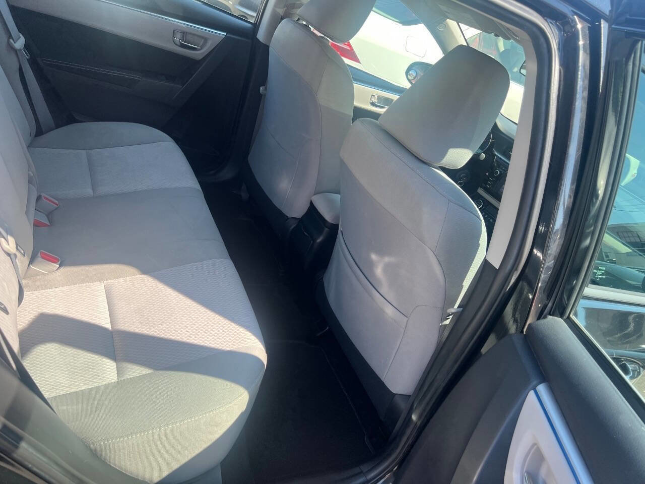 Used 2015 Toyota Corolla LE FWD image 16
