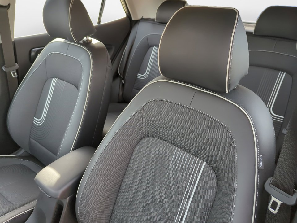 Certified 2025 Hyundai Venue Limited image 13