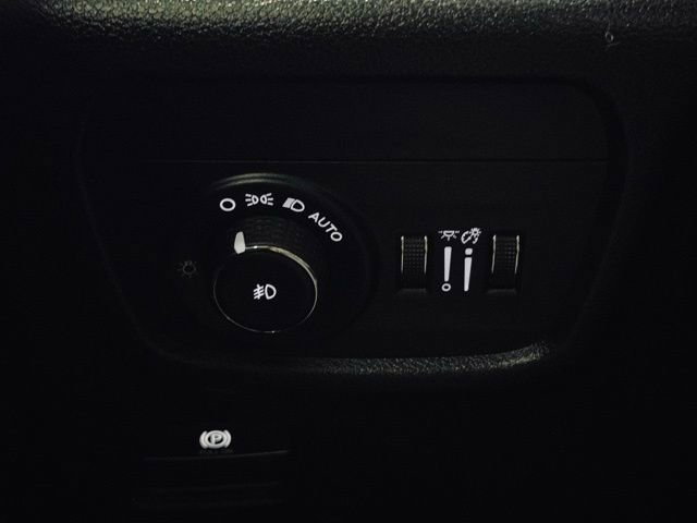 Used 2023 Jeep Grand Cherokee Overland w/ Adv Protech Group III image 32