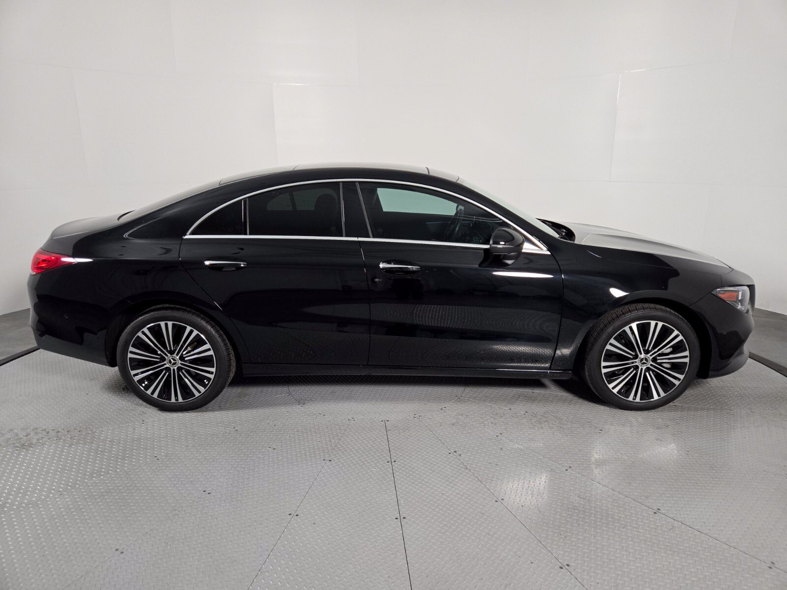 Used 2023 Mercedes-Benz CLA 250 image 4