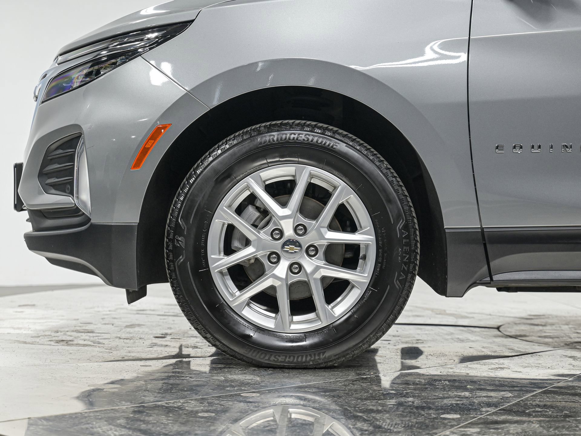 Used 2023 Chevrolet Equinox LT image 3