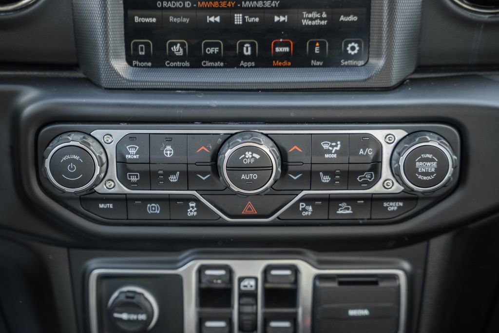 Used 2022 Jeep Wrangler Unlimited Sahara image 21