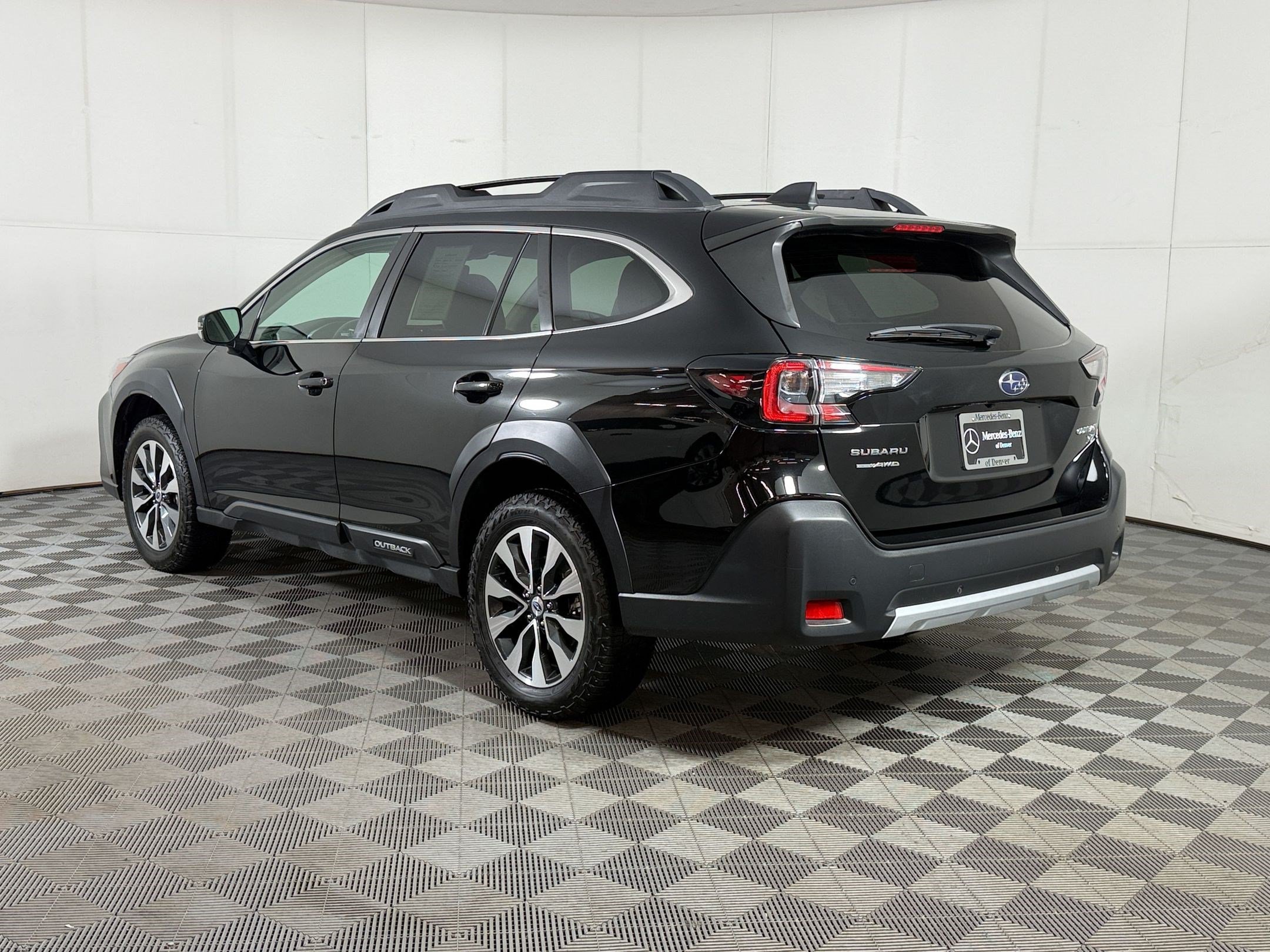Used 2024 Subaru Outback Limited XT AWD/4WD image 3