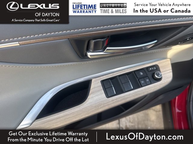 Used 2023 Toyota Venza XLE image 12