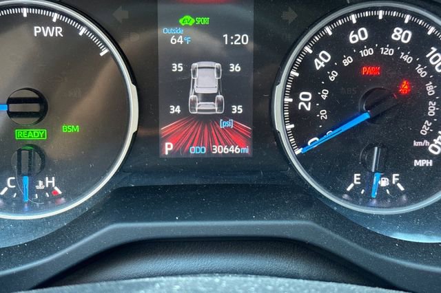 Used 2022 Toyota RAV4 XLE Premium image 27